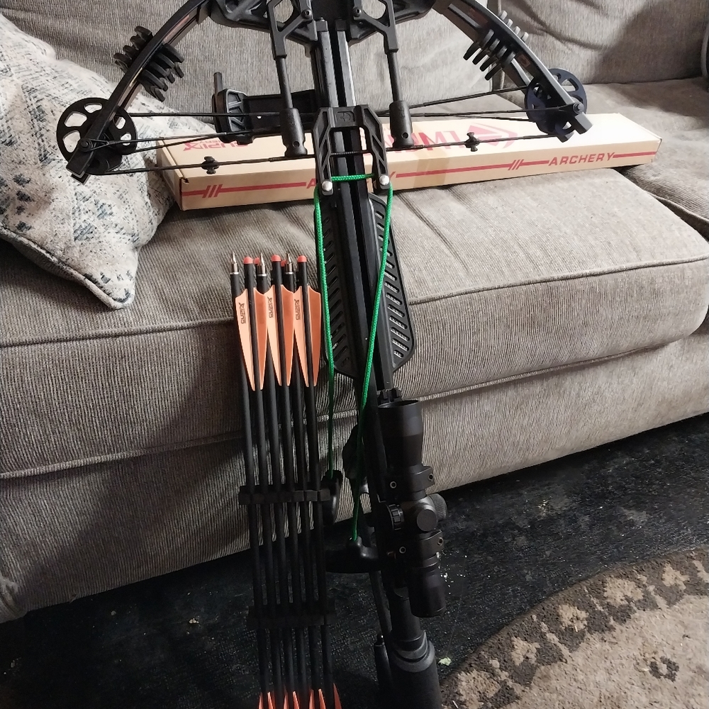 Centerpoint  Crossbow bolts and tips included